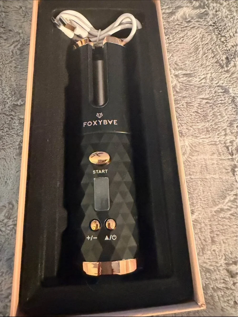 FOXYBÉ Wireless Curling Clipper in Black and Rose Gold